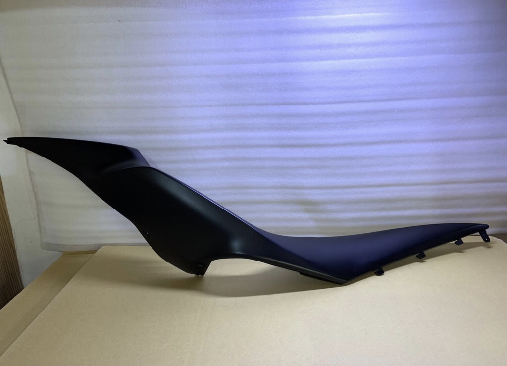 Suzuki GSX-R Cover. frame upper rh Matte (black)