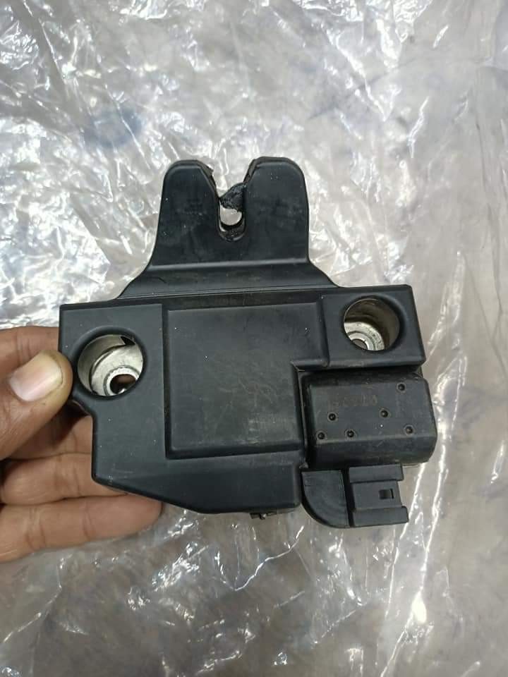 Toyota Allion 2015 Back Lock Trunk